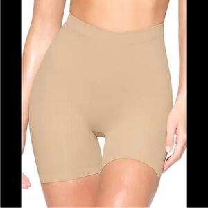 SKIMS Seamless Sculpt Mid Waist Short Clay